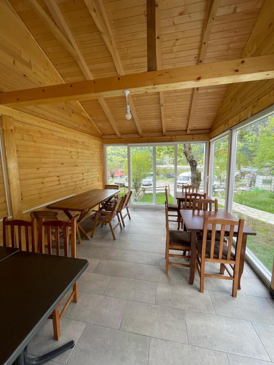 Bujtina Arlindi Bed & Breakfast วัลโบเนอ ภายนอก รูปภาพ