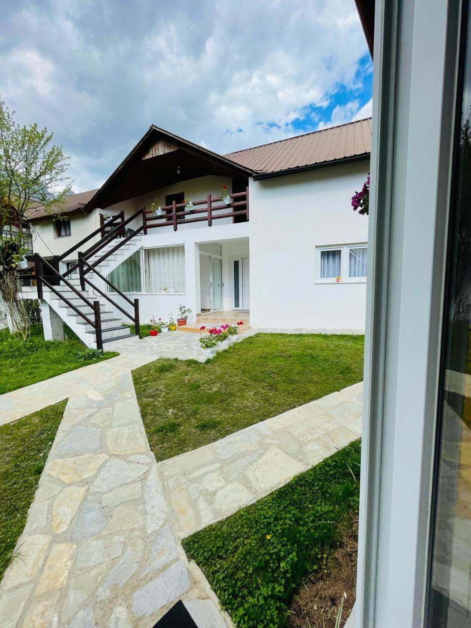 Bujtina Arlindi Bed & Breakfast วัลโบเนอ ภายนอก รูปภาพ