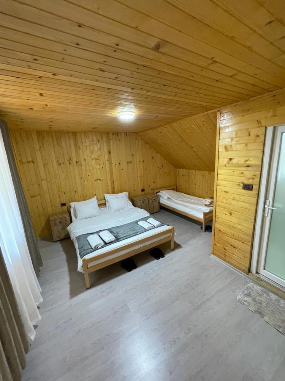 Bujtina Arlindi Bed & Breakfast วัลโบเนอ ภายนอก รูปภาพ